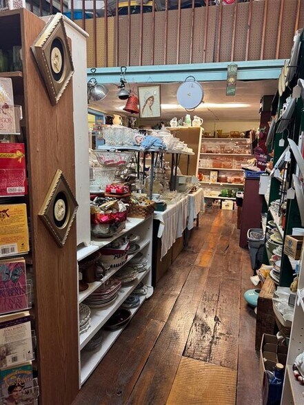 More Photos Of 104 E Railroad Ave, Glendale Freestanding For Sale