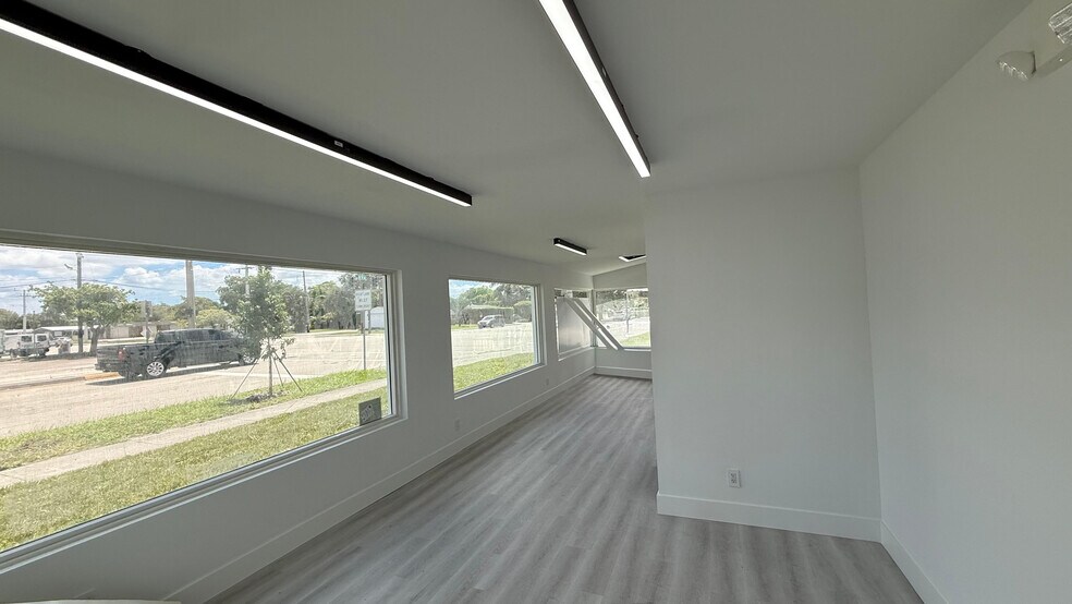 More Photos Of 7061 Taft St, Hollywood Medical For Sale
