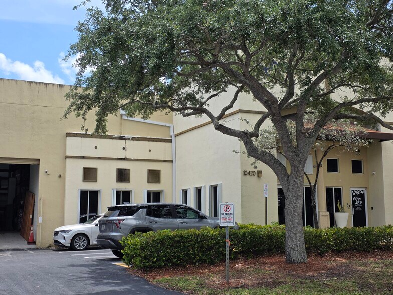 More Photos Of 10420 NW 37th Ter, Miami Warehouse For Sale