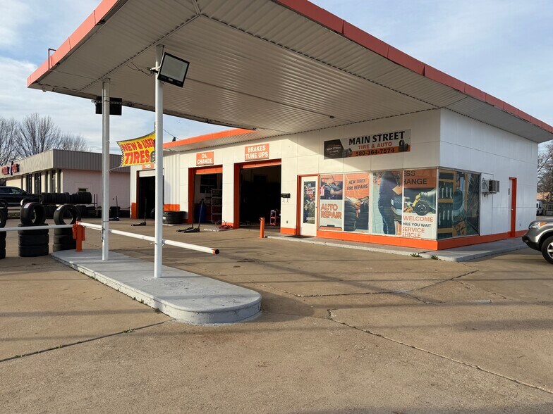 More Photos Of 810 W Main St, Durant Auto Repair For Lease
