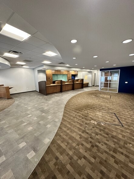 More Photos Of 5400-5536 NE Antioch Rd, Kansas City Unknown For Lease