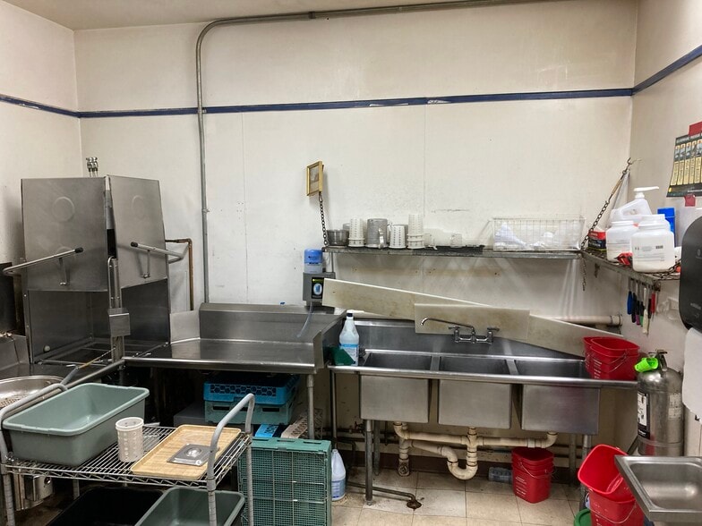 More Photos Of 812 7th Ave, Two Harbors Restaurant For Lease