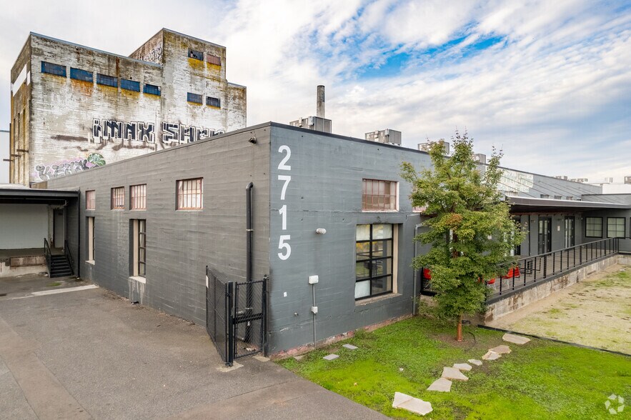 More Photos Of 2705-2715 SE 8th Ave, Portland Loft Creative Space For Lease