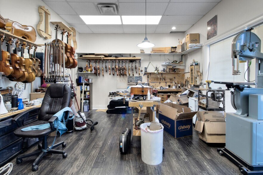 More Photos Of 1121 S Rangeline Rd, Carmel Storefront For Lease