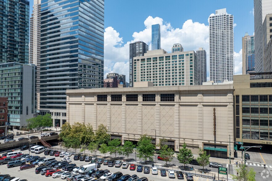 More Photos Of 55 E Grand Ave, Chicago Department Store For Lease