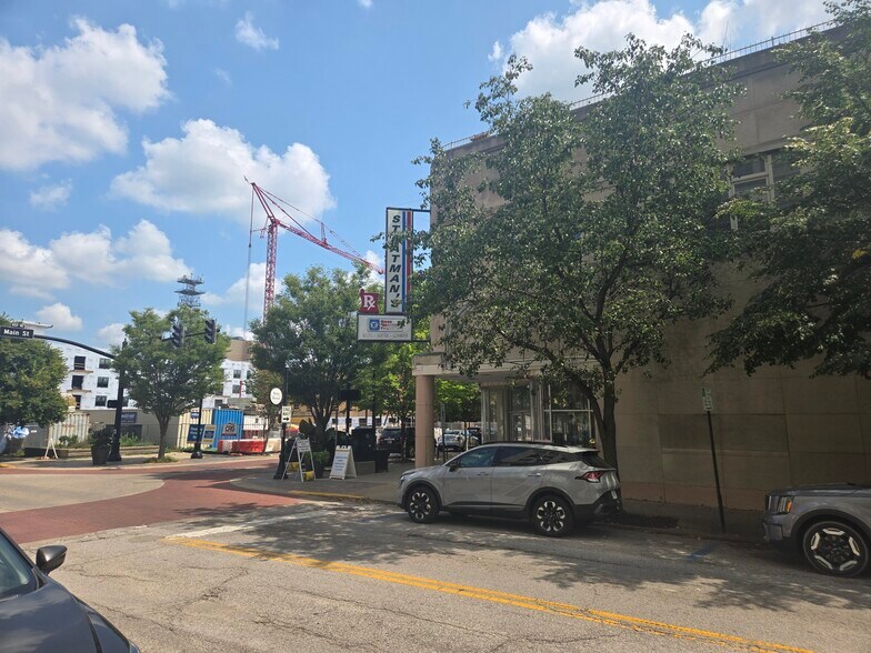 More Photos Of 401-409 Main St, Evansville Storefront Retail Office For Lease