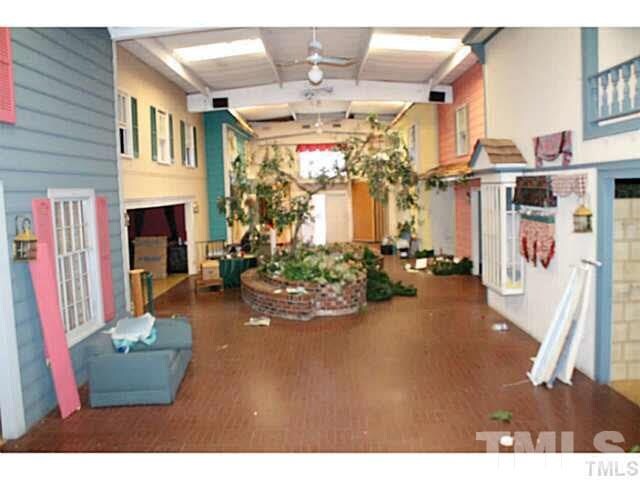 More Photos Of 106 W North Railroad St, Four Oaks Storefront For Sale