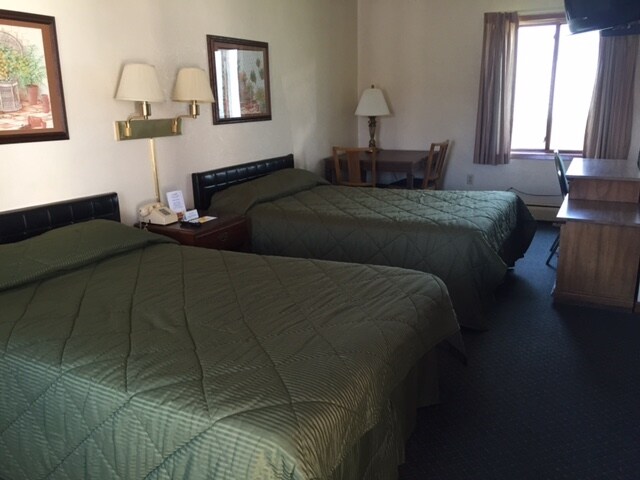More Photos Of 100 Silver St, Hurley Hotel For Sale