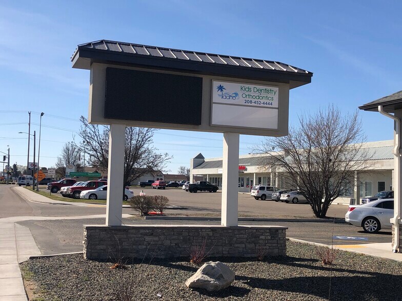 More Photos Of 1619 N Whitley Dr, Fruitland Restaurant For Lease