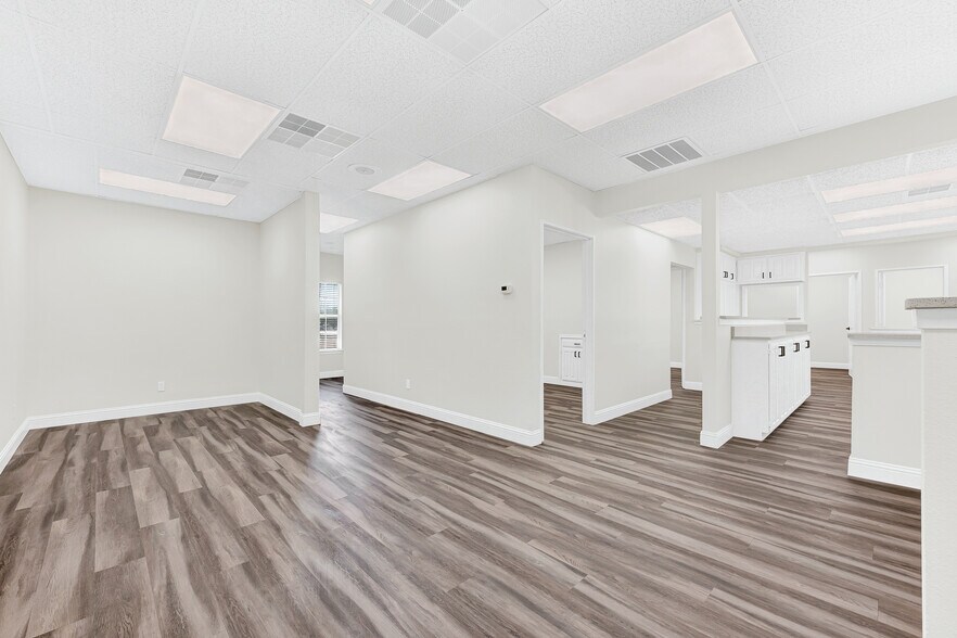 More Photos Of 326 S Edmonds Ln, Lewisville Medical For Lease