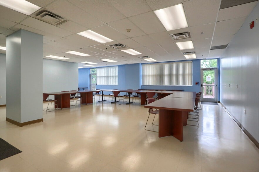 More Photos Of 8040 Carlson Rd, Harrisburg Office For Sale