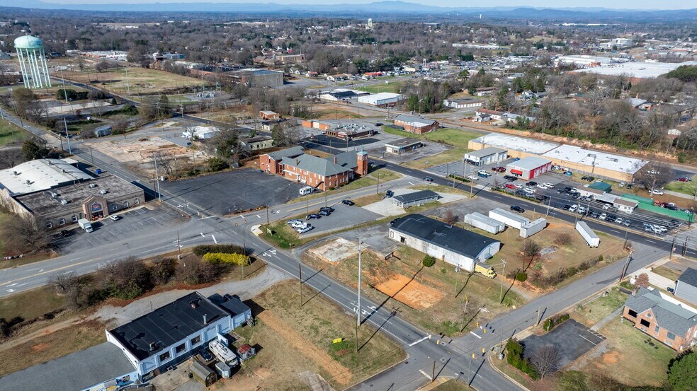 More Photos Of 121 13th St SW, Hickory Office For Sale