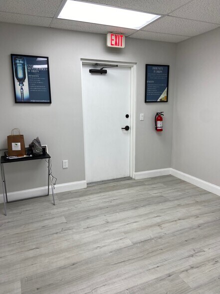 More Photos Of 2650 Bahia Vista St, Sarasota Medical For Sale