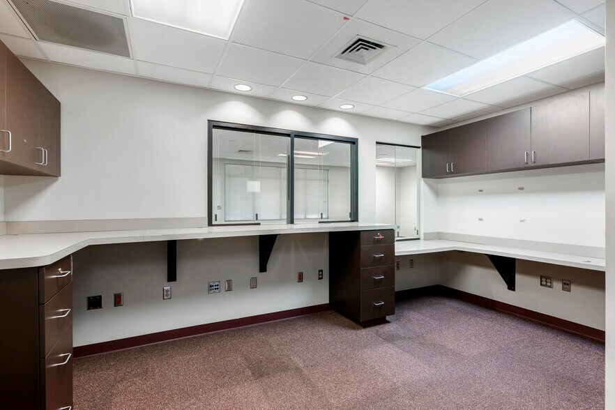 More Photos Of 820 S Illinois Ave, Republic Medical For Sale