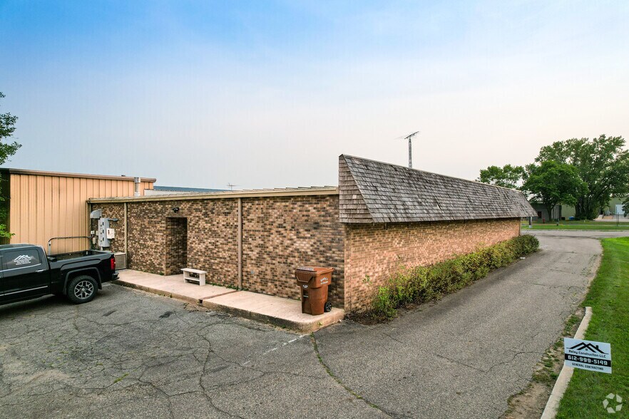 More Photos Of 522 Faxon Rd N, Norwood Young America Medical For Sale