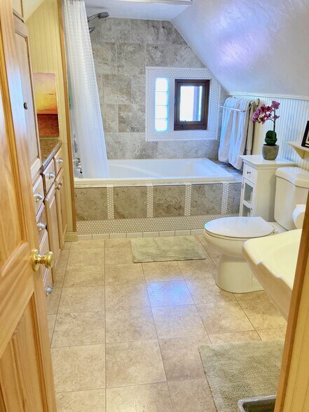 More Photos Of 15 S 100 E, Escalante Hotel For Sale