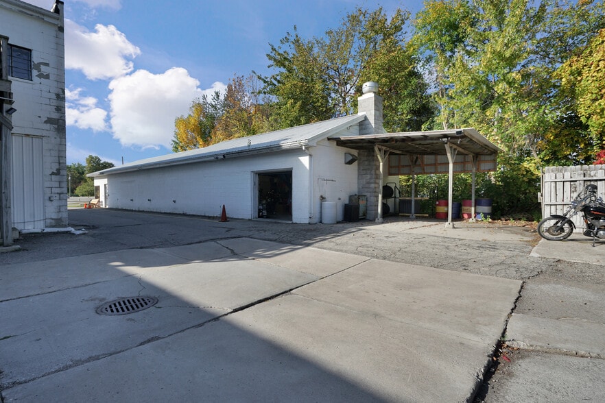 More Photos Of , Port Huron General Retail For Sale