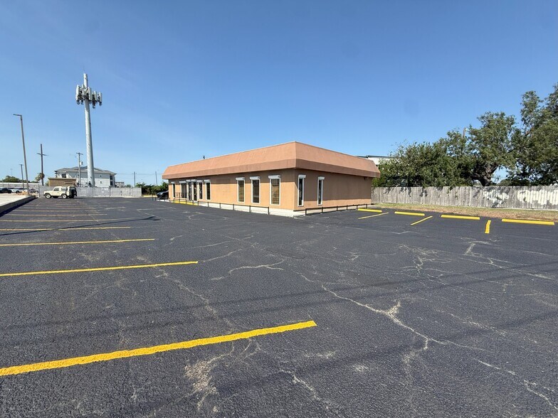 More Photos Of 4521 S Staples St, Corpus Christi Medical For Lease