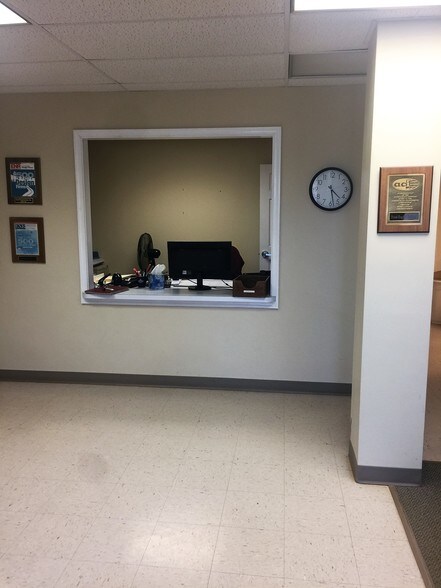 More Photos Of 200 Aviation Dr, Winchester Office For Sale