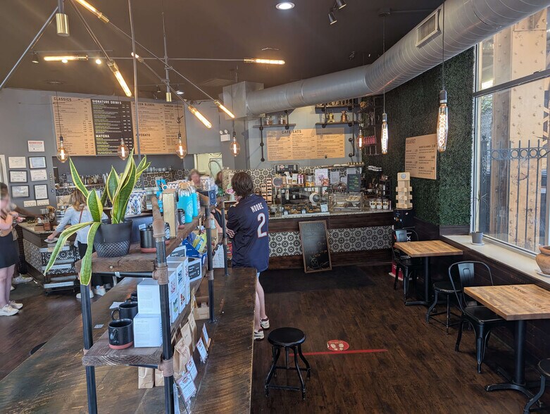 More Photos Of 1912 N Western Ave, Chicago Restaurant For Lease