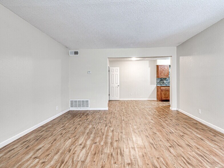 More Photos Of 7404 Lyrewood Ln, Oklahoma City Apartments For Sale