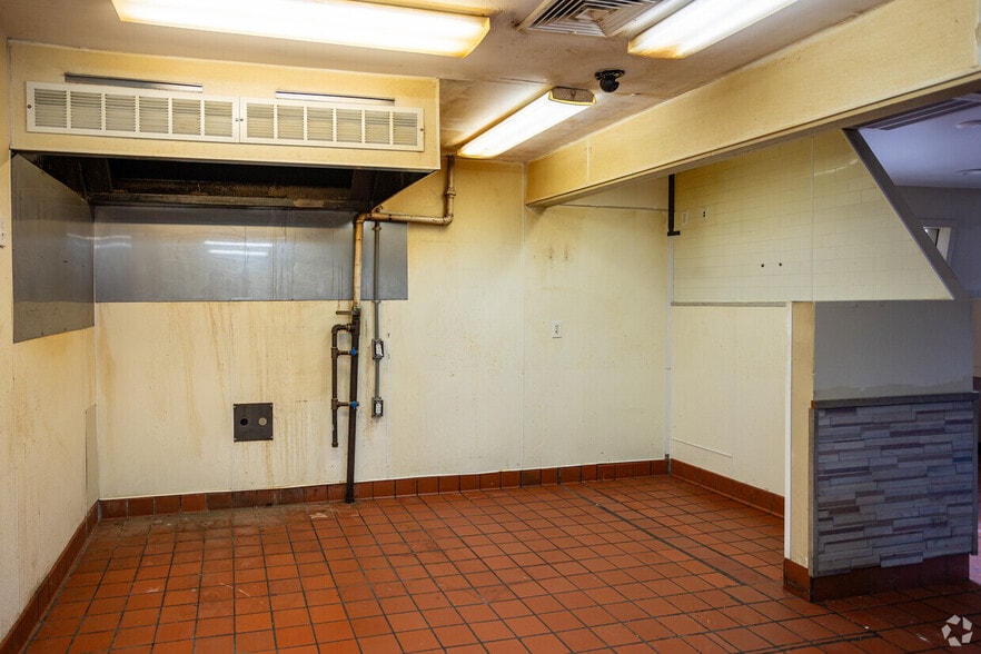 More Photos Of 27 Miners Dr, Castlewood Restaurant For Lease