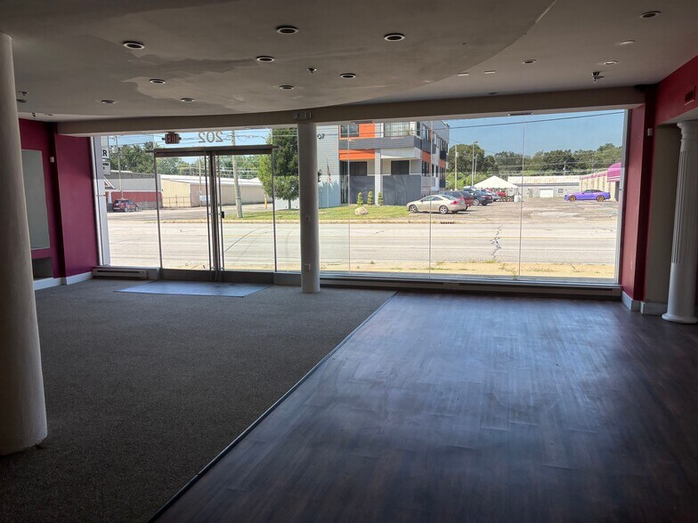 More Photos Of 202 Dixie Way N, South Bend Freestanding For Sale