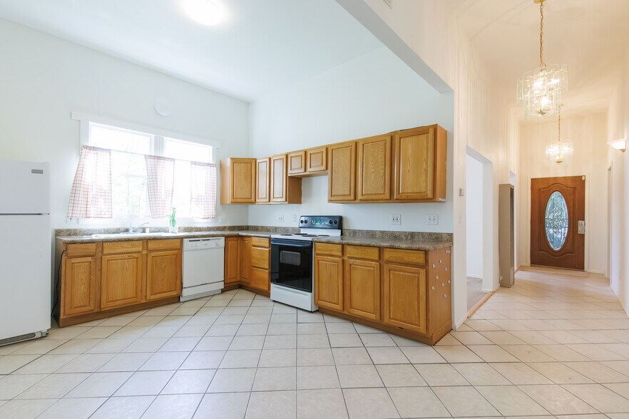More Photos Of 628 Kentucky St, Vallejo Apartments For Sale