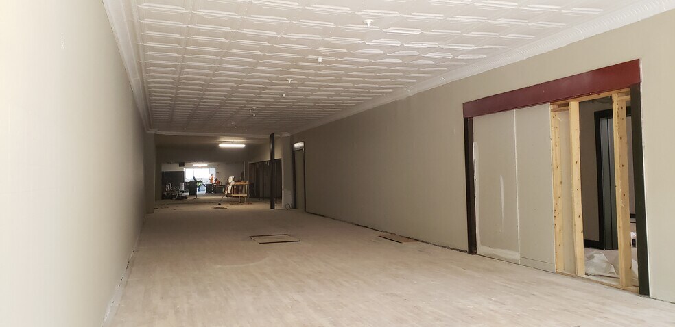 More Photos Of 17 N Sandusky St, Delaware Storefront Retail Office For Lease