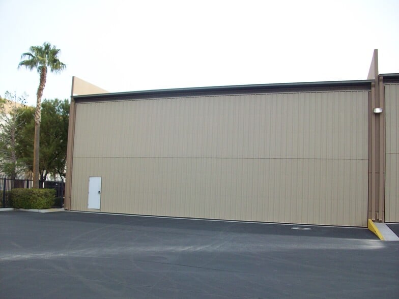 More Photos Of 1440 Jet Stream Dr, Henderson Airplane Hangar For Sale