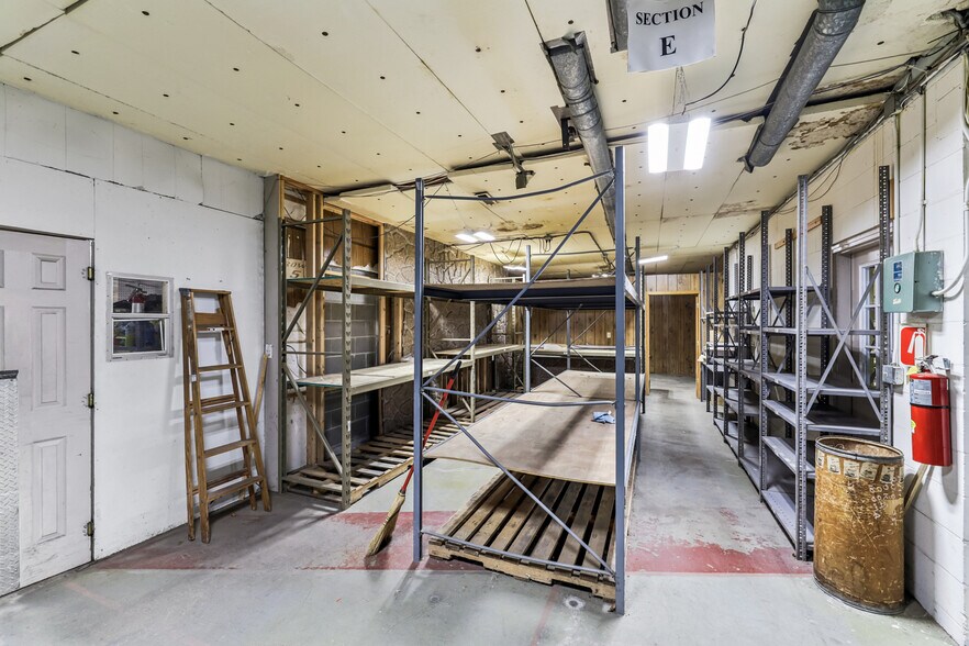 More Photos Of 3939 E 14th St, Des Moines Warehouse For Sale