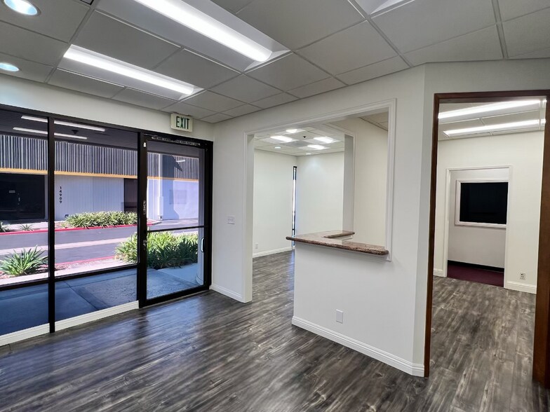 More Photos Of 14908-14918 Gwenchris Ct, Paramount Manufacturing For Lease