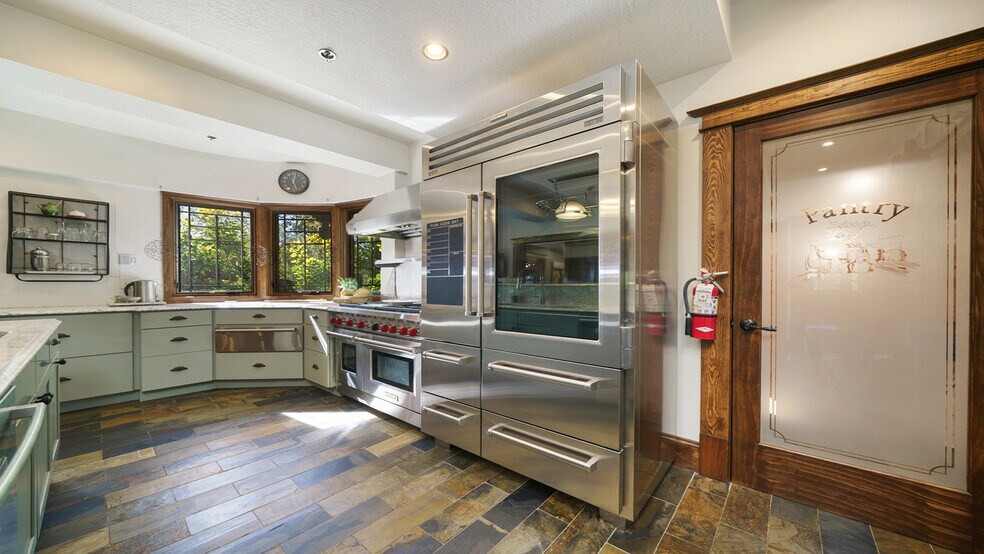 More Photos Of 409 N State St, Franklin Grove Hotel For Sale