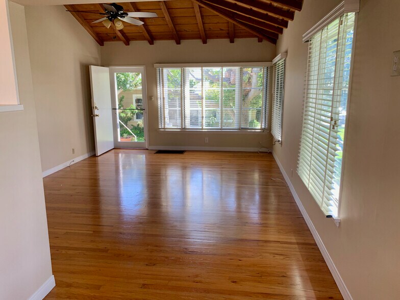 More Photos Of 379 Aster St, Laguna Beach Apartments For Sale