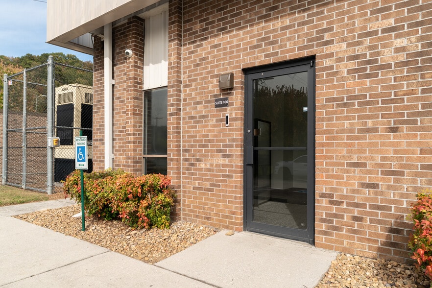 More Photos Of 4440 Walker Blvd, Knoxville Flex For Sale