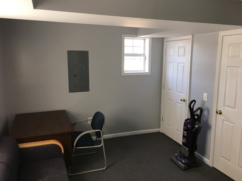 More Photos Of 3430 S Hanover St, Baltimore Flex For Lease