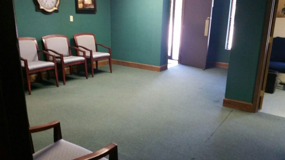 More Photos Of 1300 N Main St, Williamstown Office For Lease