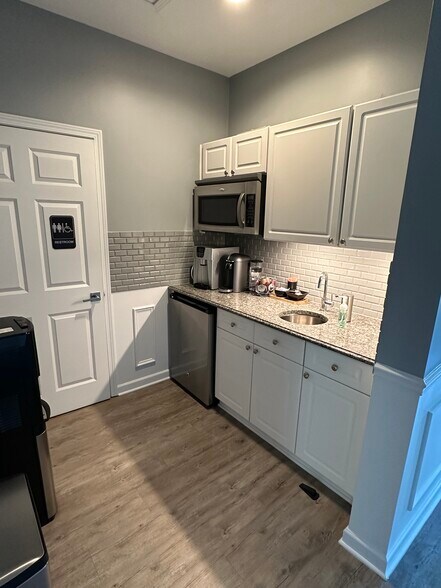 More Photos Of 8226 Village Harbor Dr, Cornelius Office For Lease