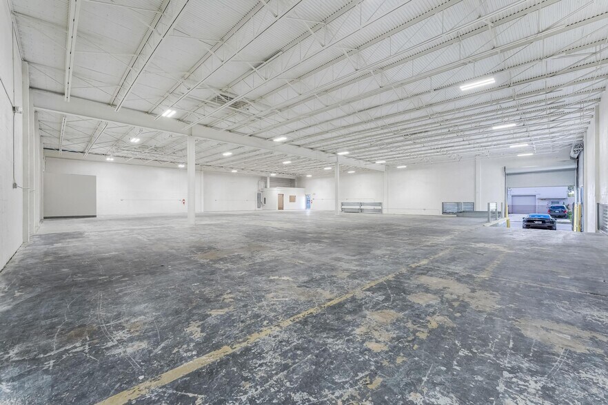 More Photos Of 14525-14570 NW 26th Ave, Opa Locka Manufacturing For Lease