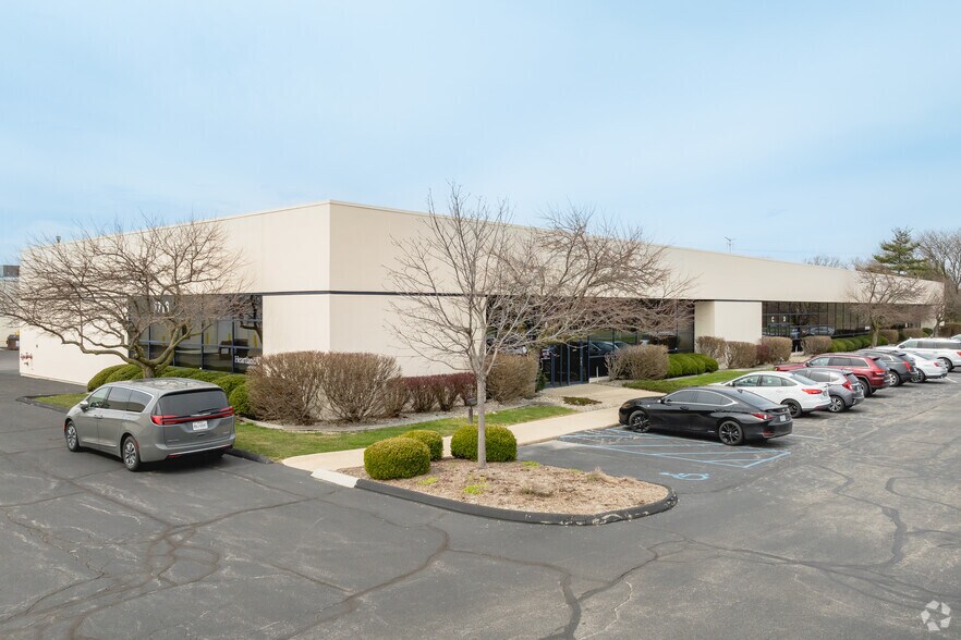 More Photos Of 1718-1722 Indian Wood Cir, Maumee Light Manufacturing For Lease