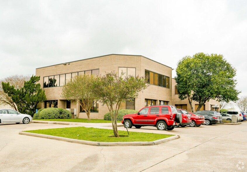 More Photos Of 6701 Pinemont Dr, Houston Office For Lease
