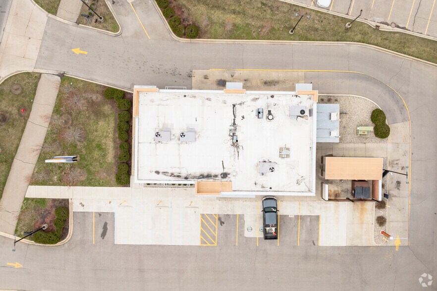 More Photos Of 837 W Chicago Blvd, Tecumseh Fast Food For Sale