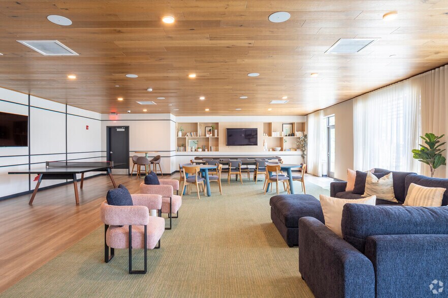 More Photos Of 1133 South Blvd, Oak Park Apartments For Lease