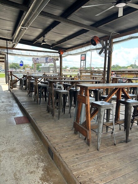 More Photos Of 1193 Loop 337, New Braunfels Convenience Store For Sale