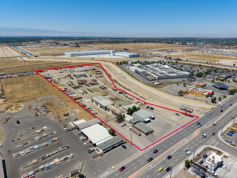 Primary Photo Of 7515 Rosedale Hwy, Bakersfield Service For Lease