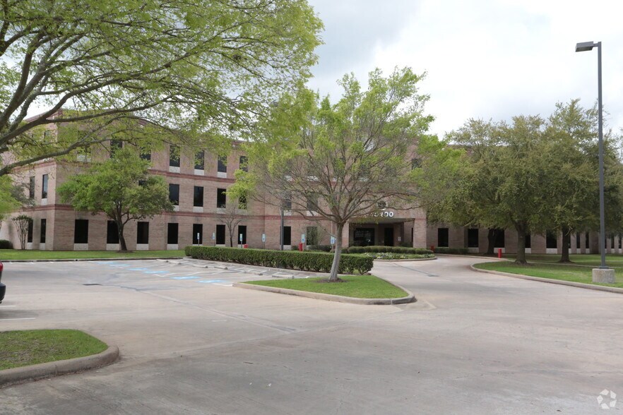 More Photos Of 15400 Southwest Fwy, Sugar Land Medical For Lease