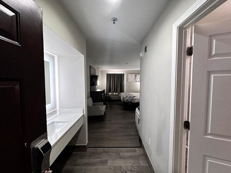 5635 Tillmans Corner Pky, Theodore, AL 36619 Hotel For Sale