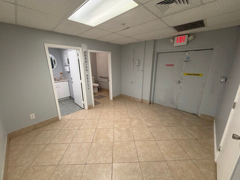 More Photos Of 621 Lake Ave, Lake Worth Beach Storefront Retail Office For Lease