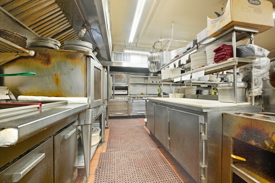 More Photos Of 410 Merrick Rd, Oceanside Restaurant For Sale