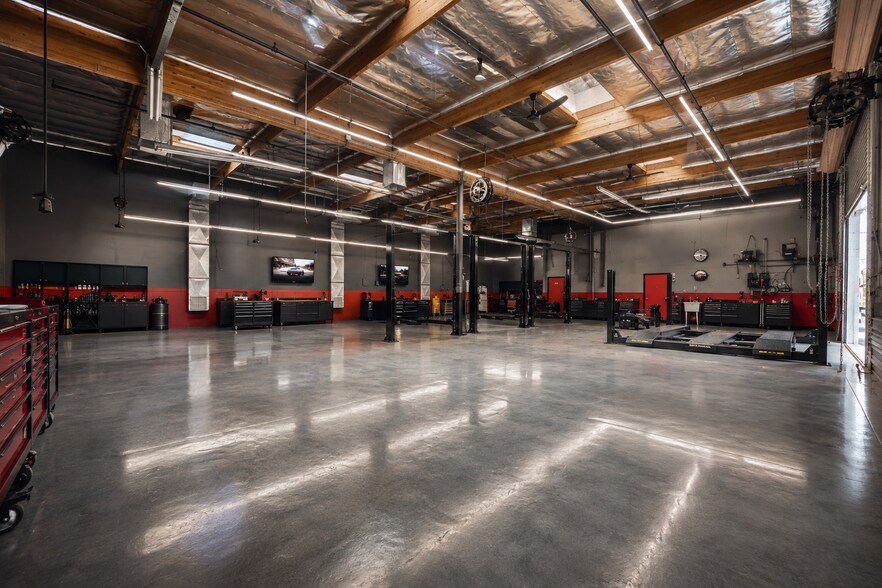 More Photos Of 4185 W Tompkins Ave, Las Vegas Auto Repair For Sale